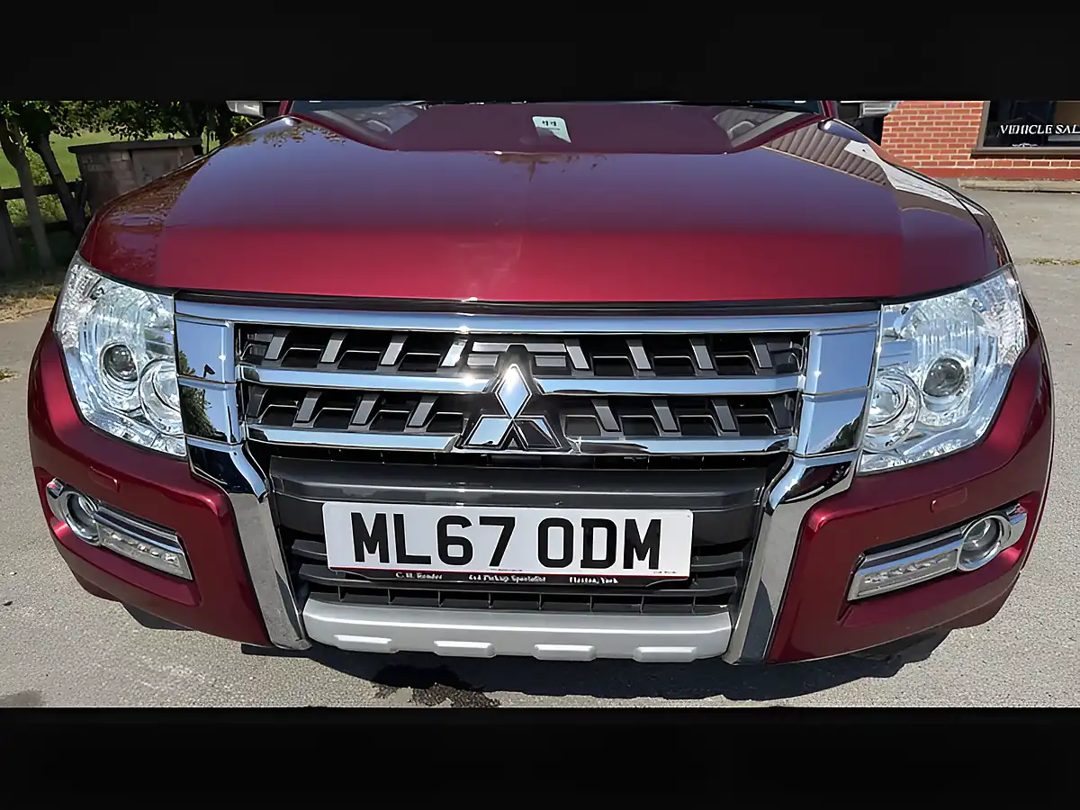 Used 2017 Mitsubishi Shogun Barbarian Red - Interior and Exterior details 8