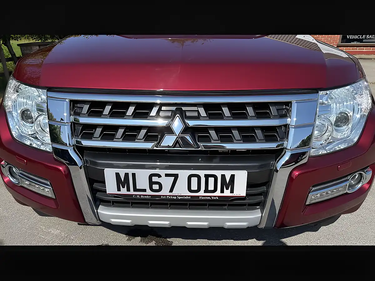 Used 2017 Mitsubishi Shogun Barbarian Red - Interior and Exterior details 9
