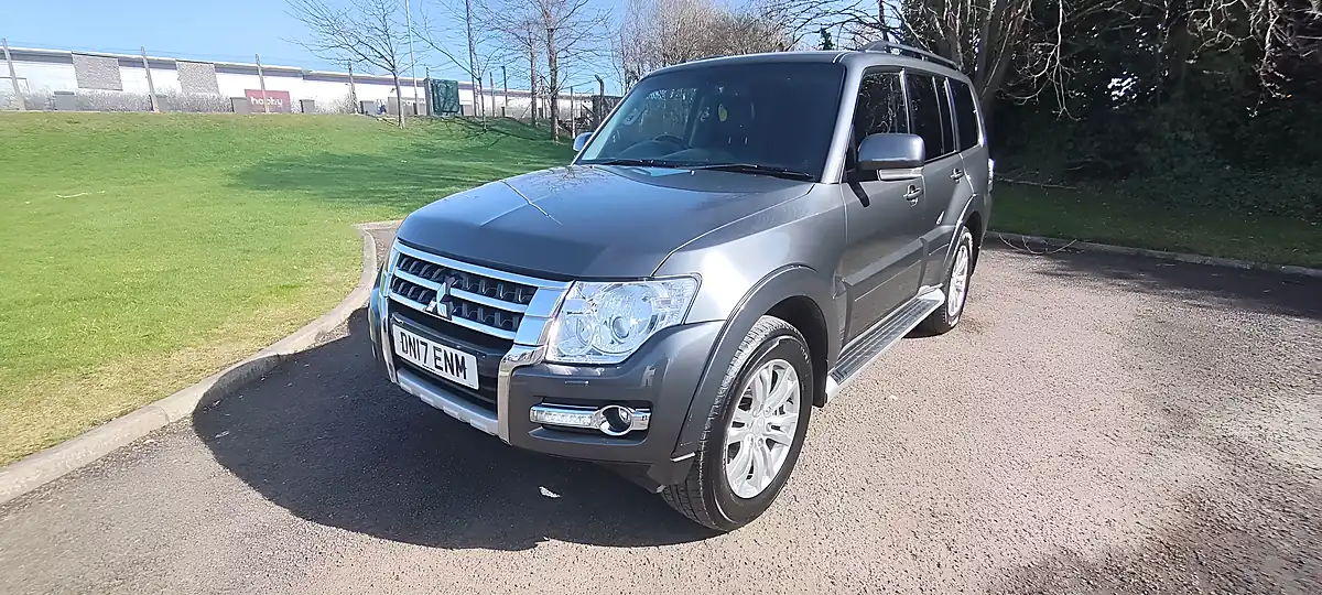 Used 2017 Mitsubishi Shogun SG3 Grey - Front View