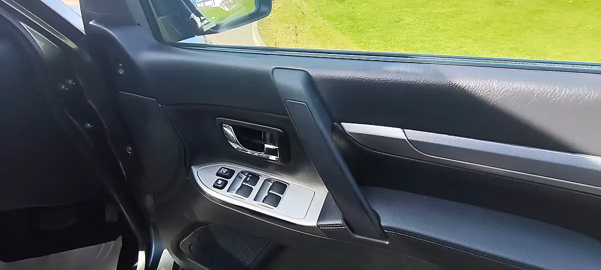 Used 2017 Mitsubishi Shogun SG3 Grey - Interior and Exterior details 10
