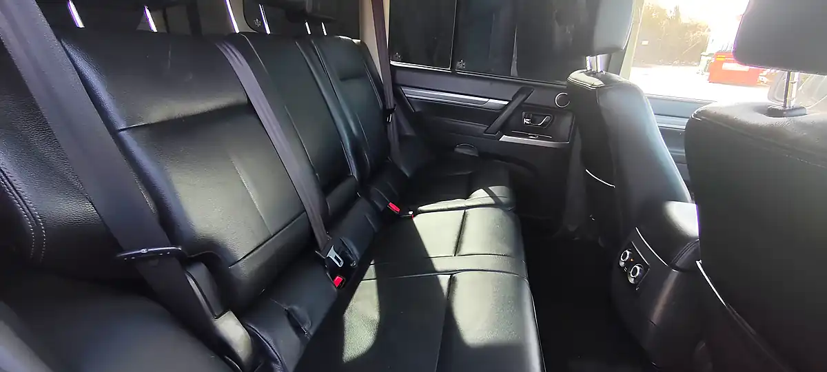 Used 2017 Mitsubishi Shogun SG3 Grey - Interior and Exterior details 14