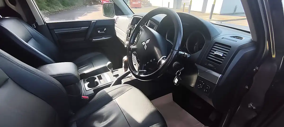 Used 2017 Mitsubishi Shogun SG3 Grey - Interior and Exterior details 9