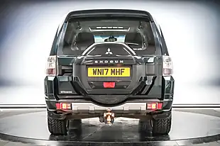Used 2017 Mitsubishi Shogun SG5 Fairway Green - Interior and Exterior details 10
