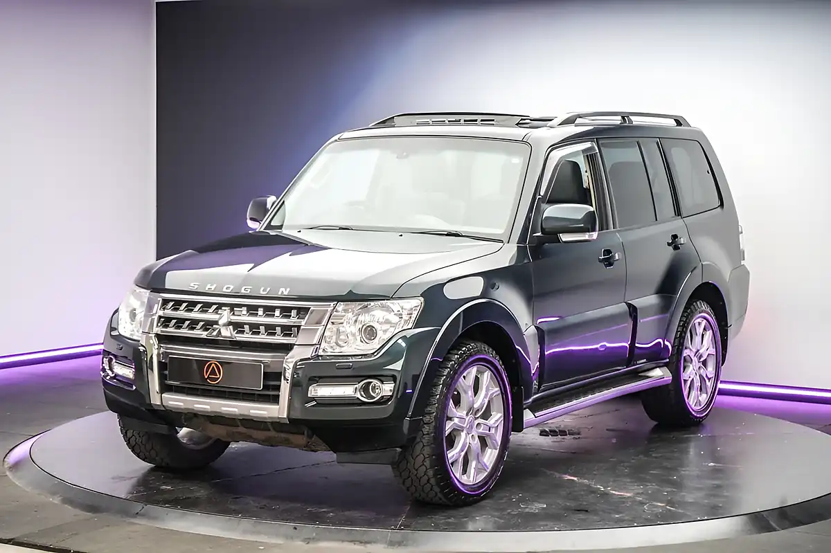 Used 2017 Mitsubishi Shogun SG5 Fairway Green - Interior and Exterior details 13