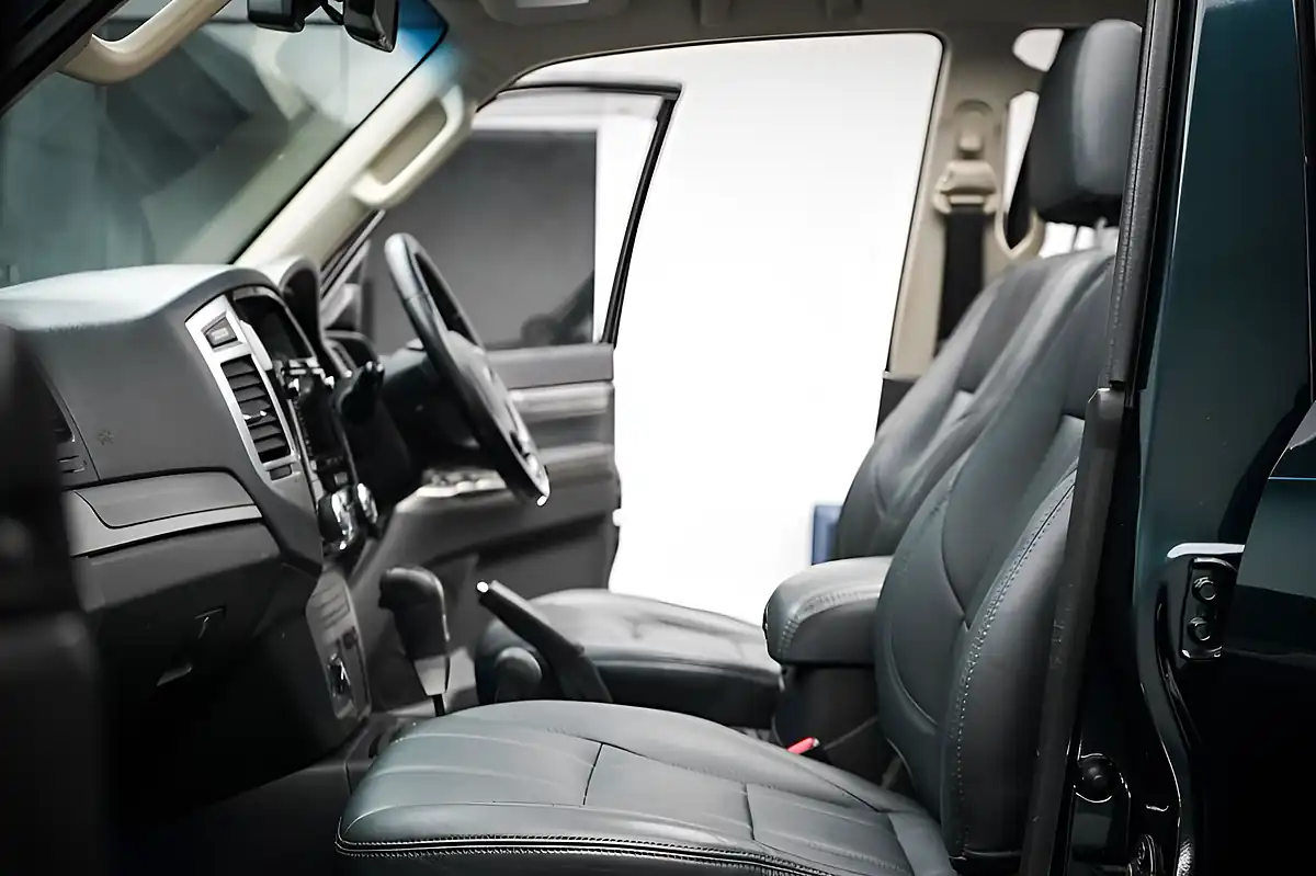 Used 2017 Mitsubishi Shogun SG5 Fairway Green - Interior and Exterior details 16