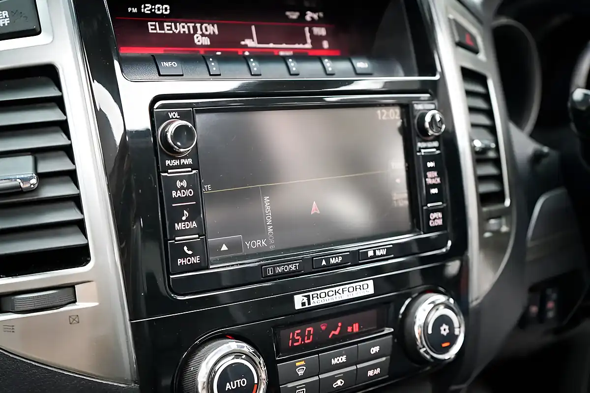 Used 2017 Mitsubishi Shogun SG5 Fairway Green - Interior and Exterior details 18