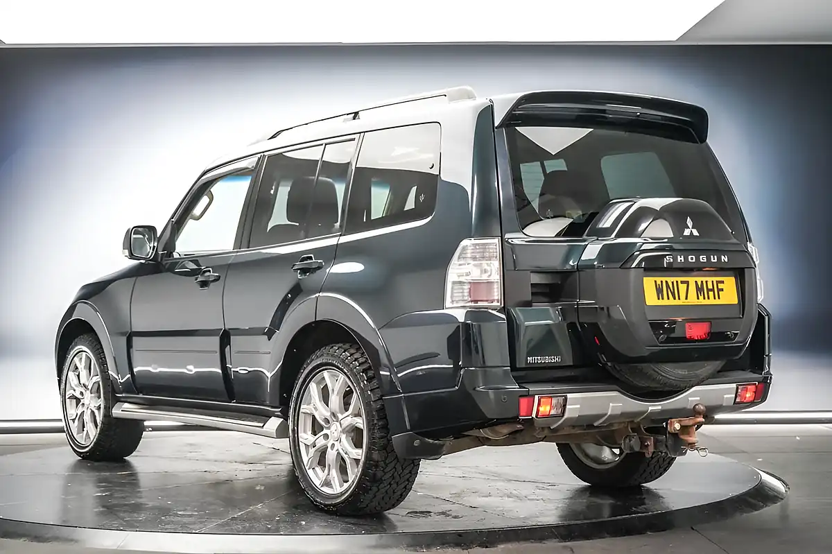 Used 2017 Mitsubishi Shogun SG5 Fairway Green - Interior and Exterior details 7