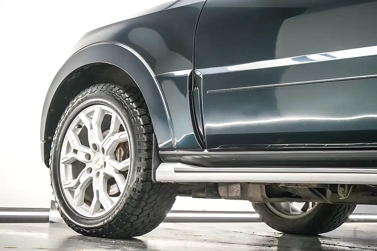 Used 2017 Mitsubishi Shogun SG5 Fairway Green - Interior and Exterior details 8