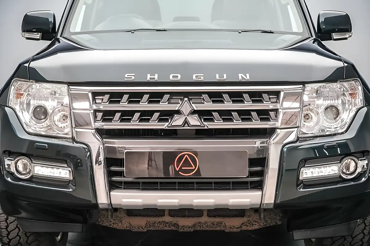 Used 2017 Mitsubishi Shogun SG5 Fairway Green - Interior and Exterior details 9