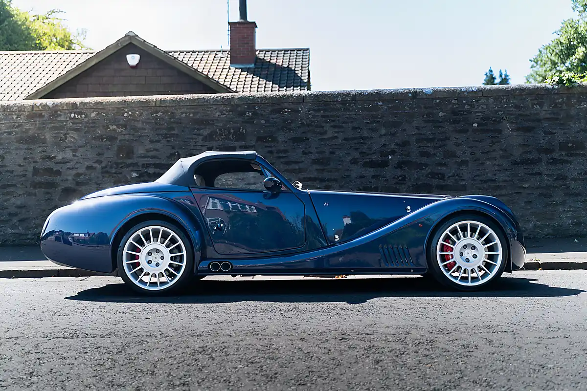 Used 2017 Morgan Aero Series 5 Blue - Interior and Exterior details 8