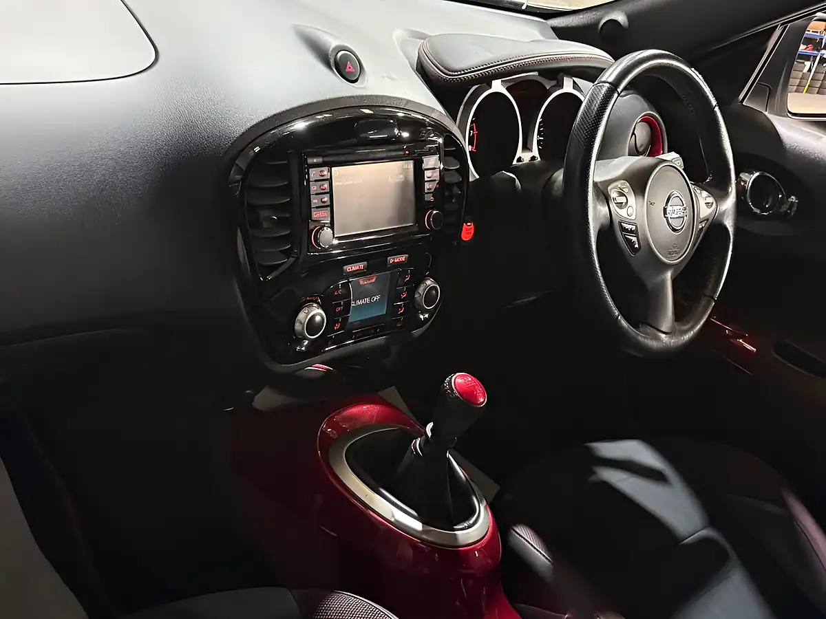 Used 2017 Nissan Juke Envy White - Interior and Exterior details 14