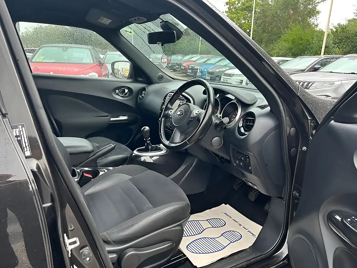 Used 2017 Nissan Juke N-Connecta Black - Interior and Exterior details 6