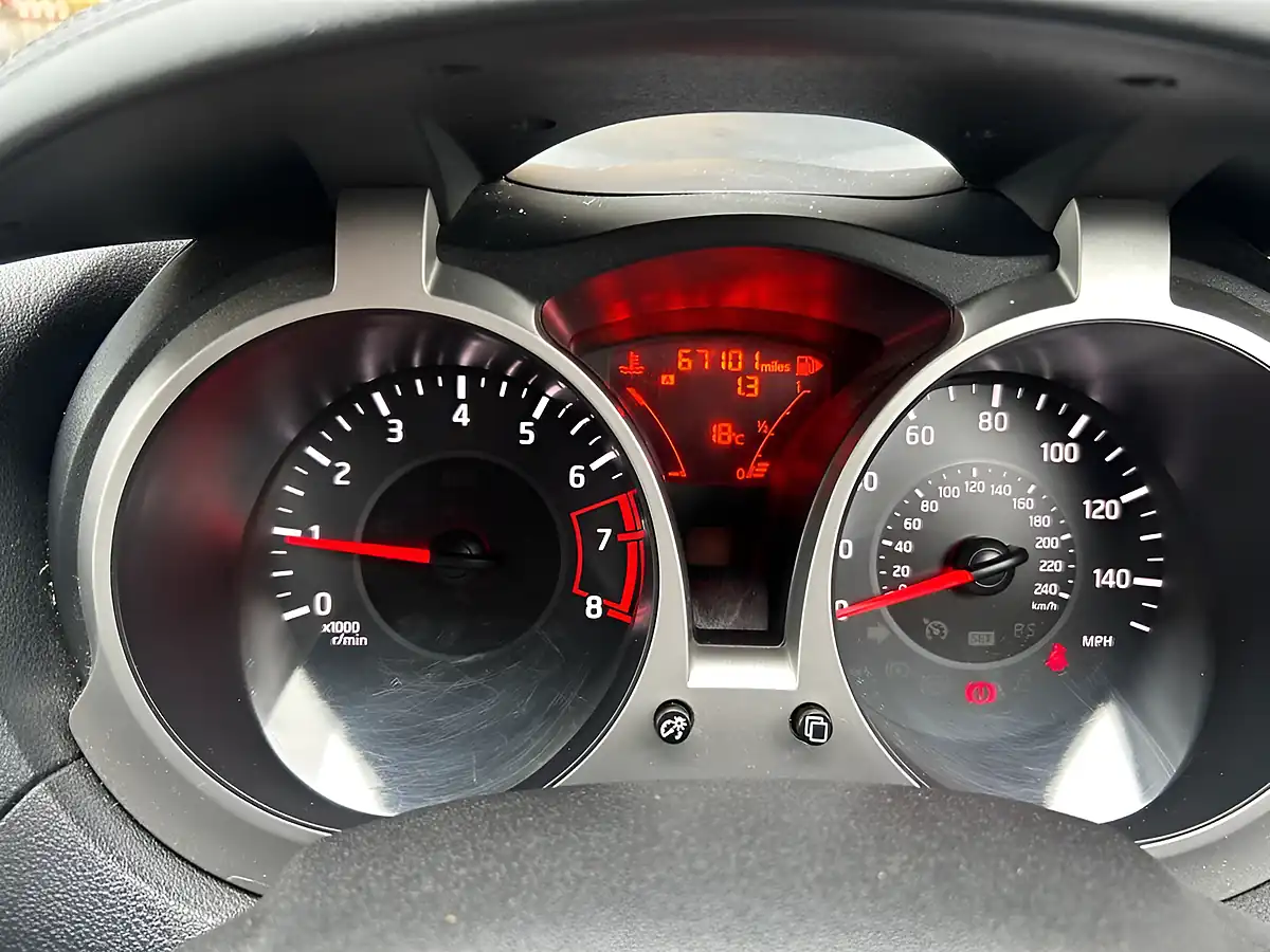 Used 2017 Nissan Juke N-Connecta Black - Interior and Exterior details 9
