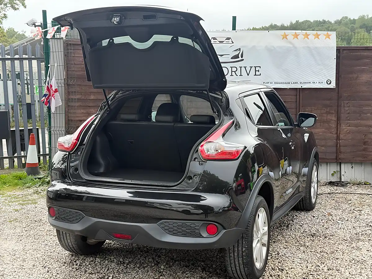 Used 2017 Nissan Juke N-Connecta Black - Interior and Exterior details 6