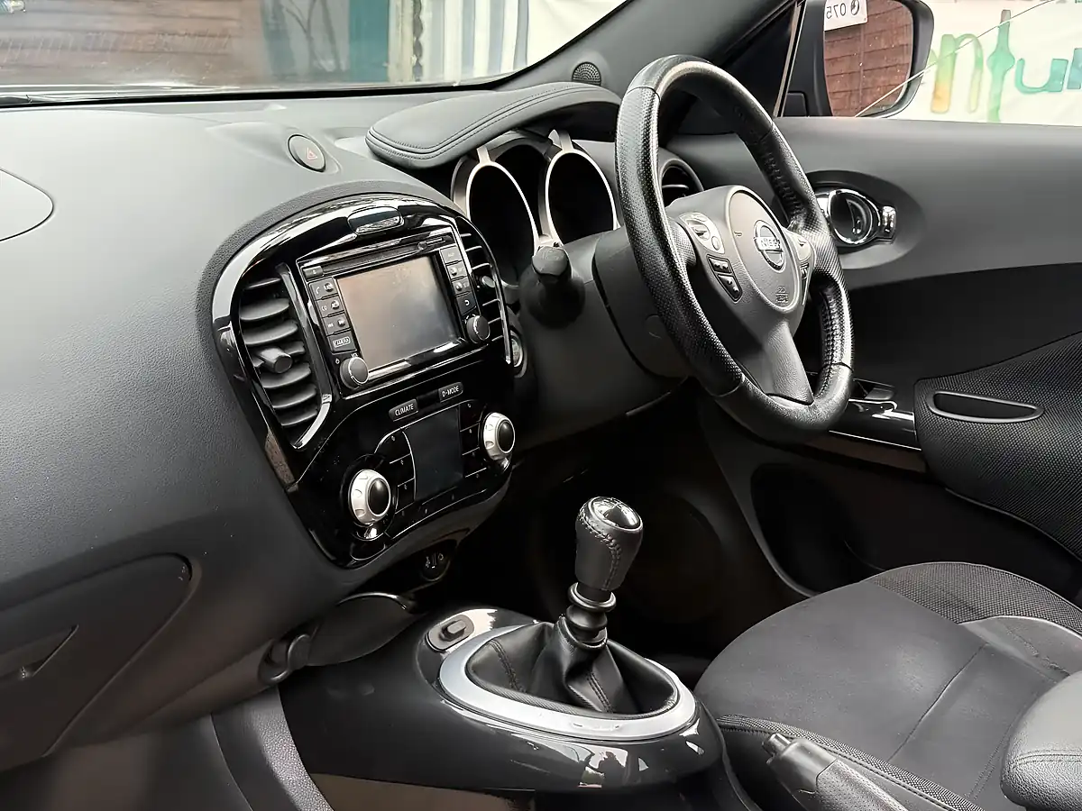Used 2017 Nissan Juke N-Connecta Black - Interior and Exterior details 9