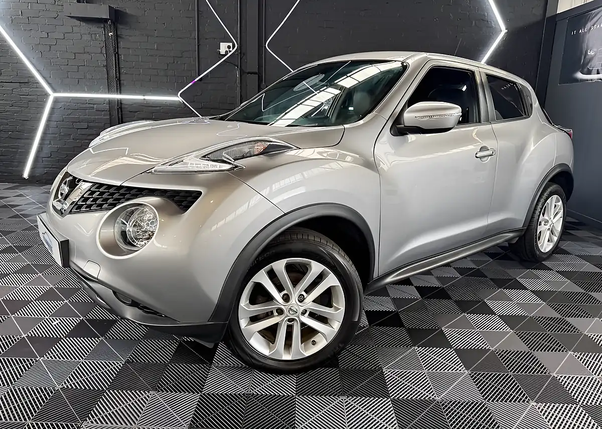Used 2017 Nissan Juke N-Connecta Blade Silver - Front View