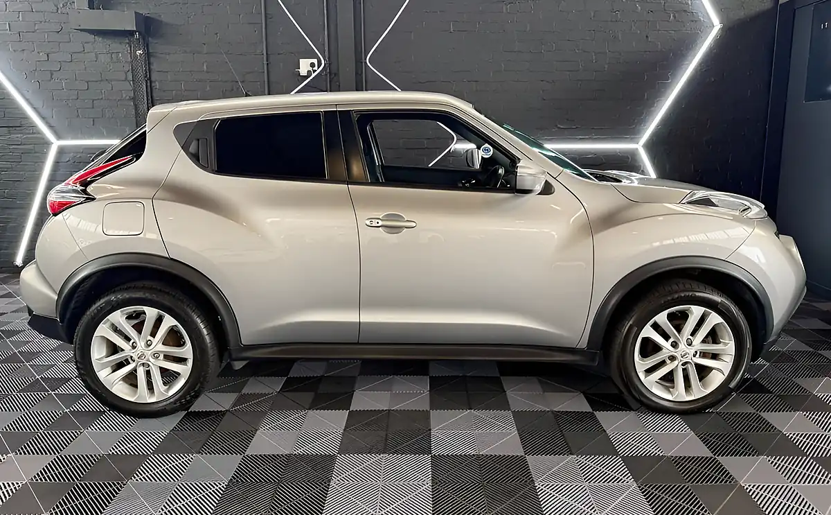 Used 2017 Nissan Juke N-Connecta Blade Silver - Interior and Exterior details 4