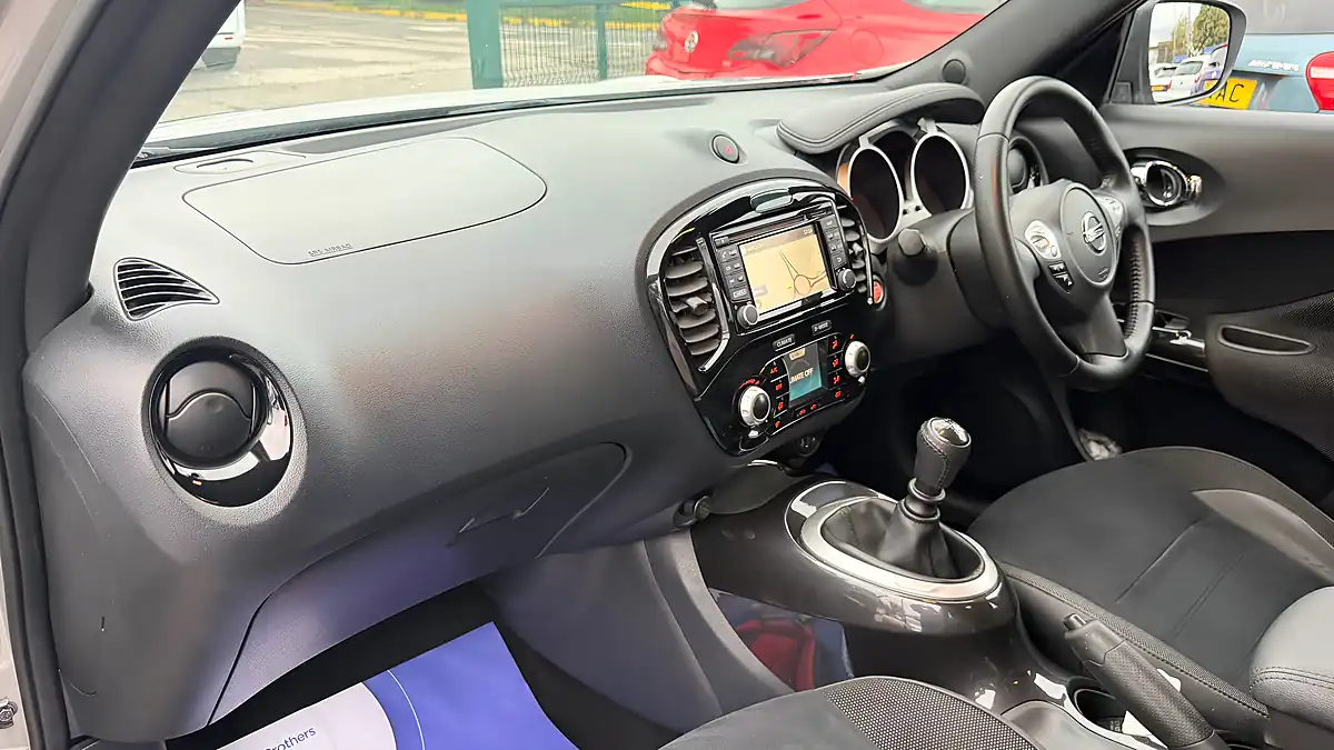 Used 2017 Nissan Juke N-Connecta Blade Silver - Interior and Exterior details 11