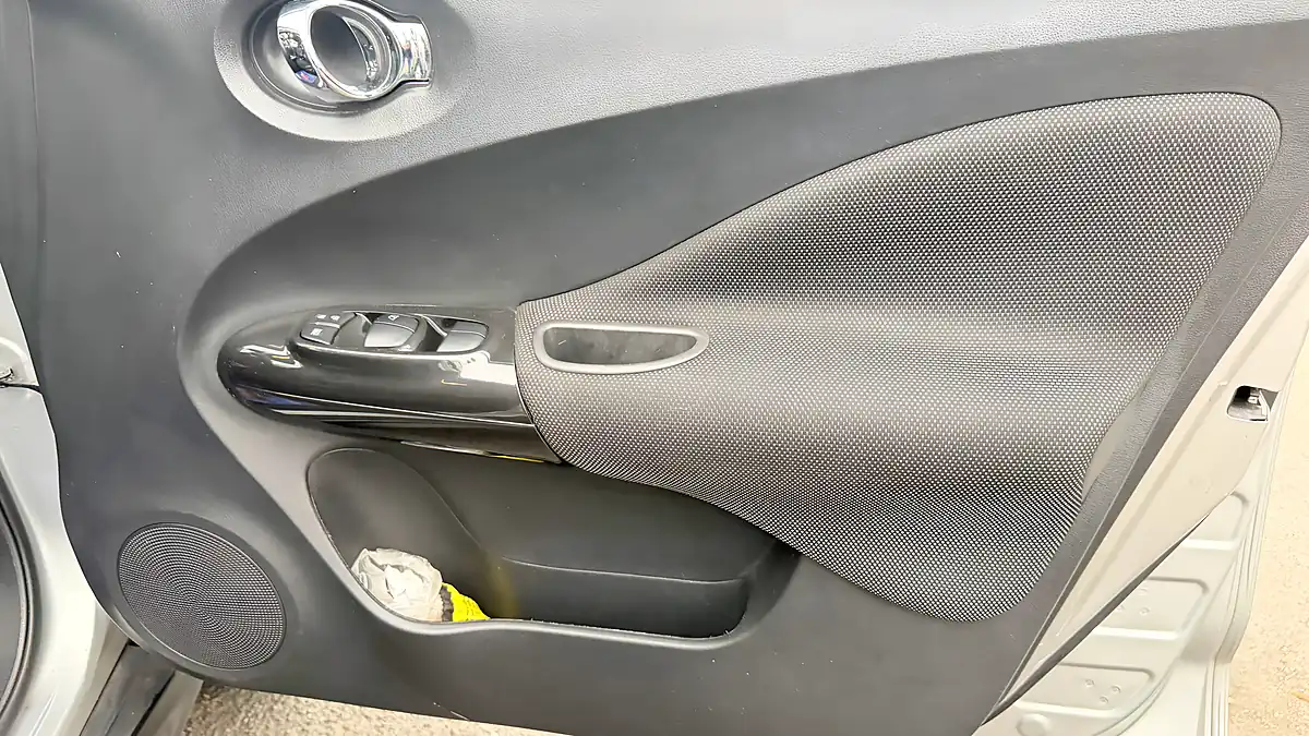 Used 2017 Nissan Juke N-Connecta Blade Silver - Interior and Exterior details 15