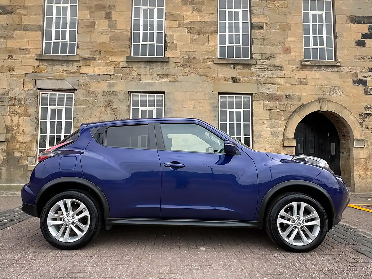 Used 2017 Nissan Juke N-Connecta Blue - Interior and Exterior details 9