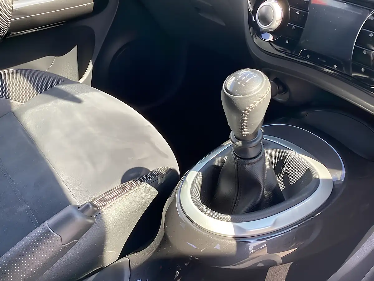Used 2017 Nissan Juke N-Connecta Blue - Interior and Exterior details 17