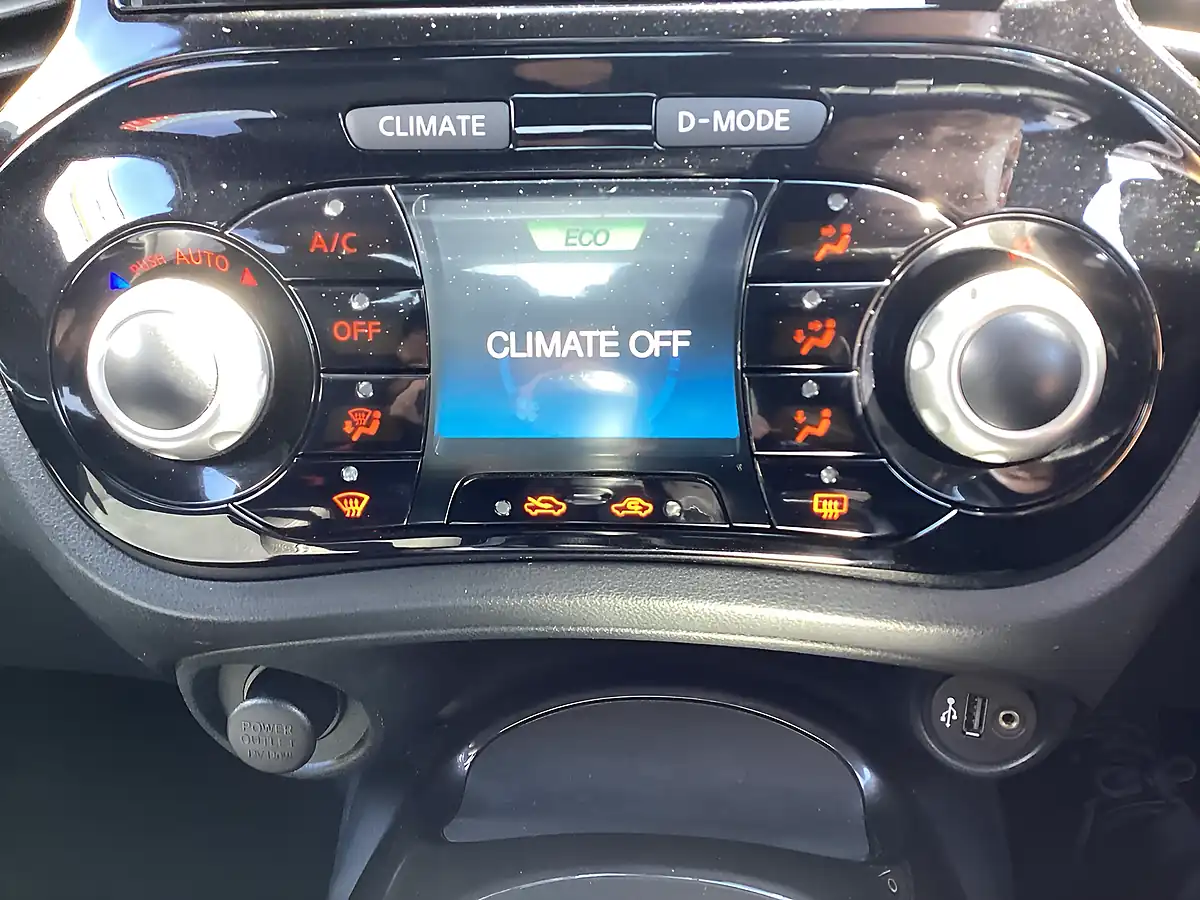 Used 2017 Nissan Juke N-Connecta Blue - Interior and Exterior details 4