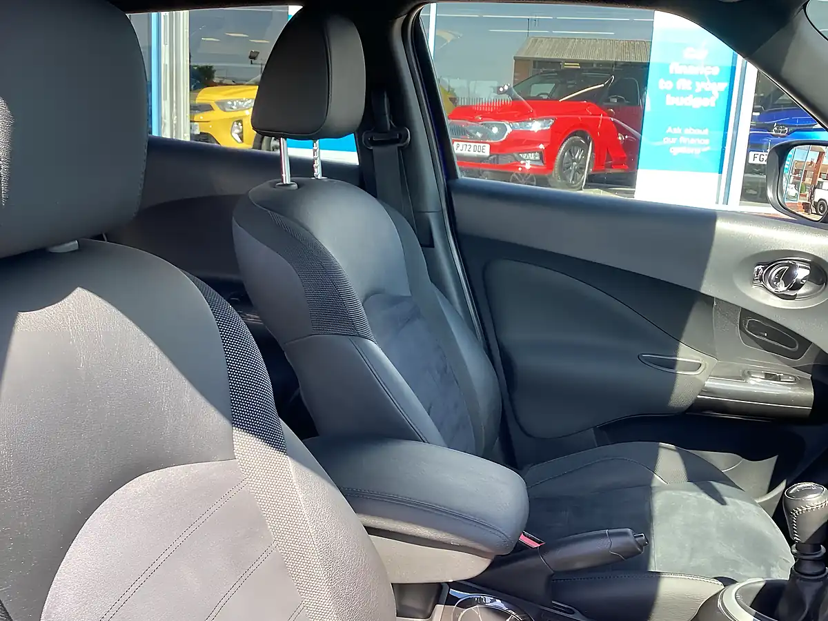 Used 2017 Nissan Juke N-Connecta Blue - Interior and Exterior details 9