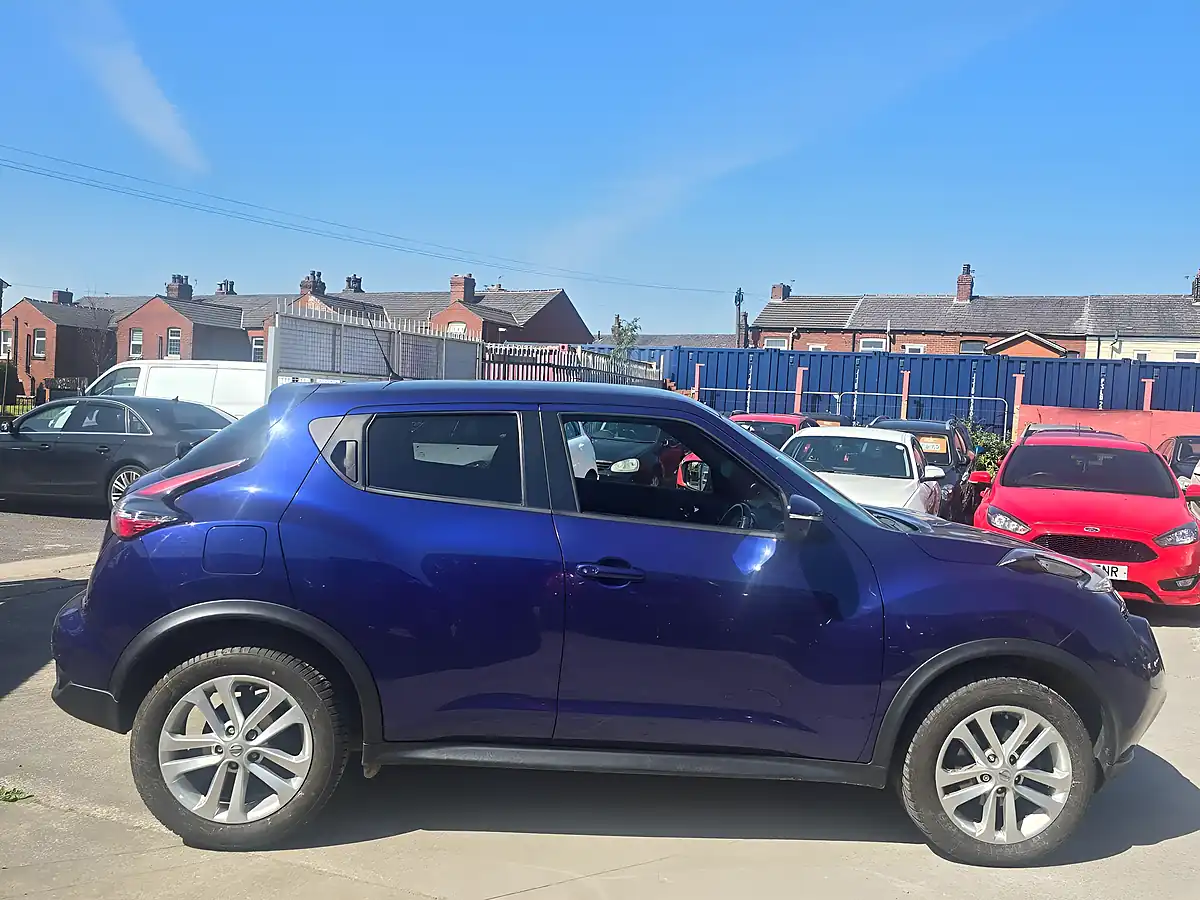 Used 2017 Nissan Juke N-Connecta Blue - Interior and Exterior details 8