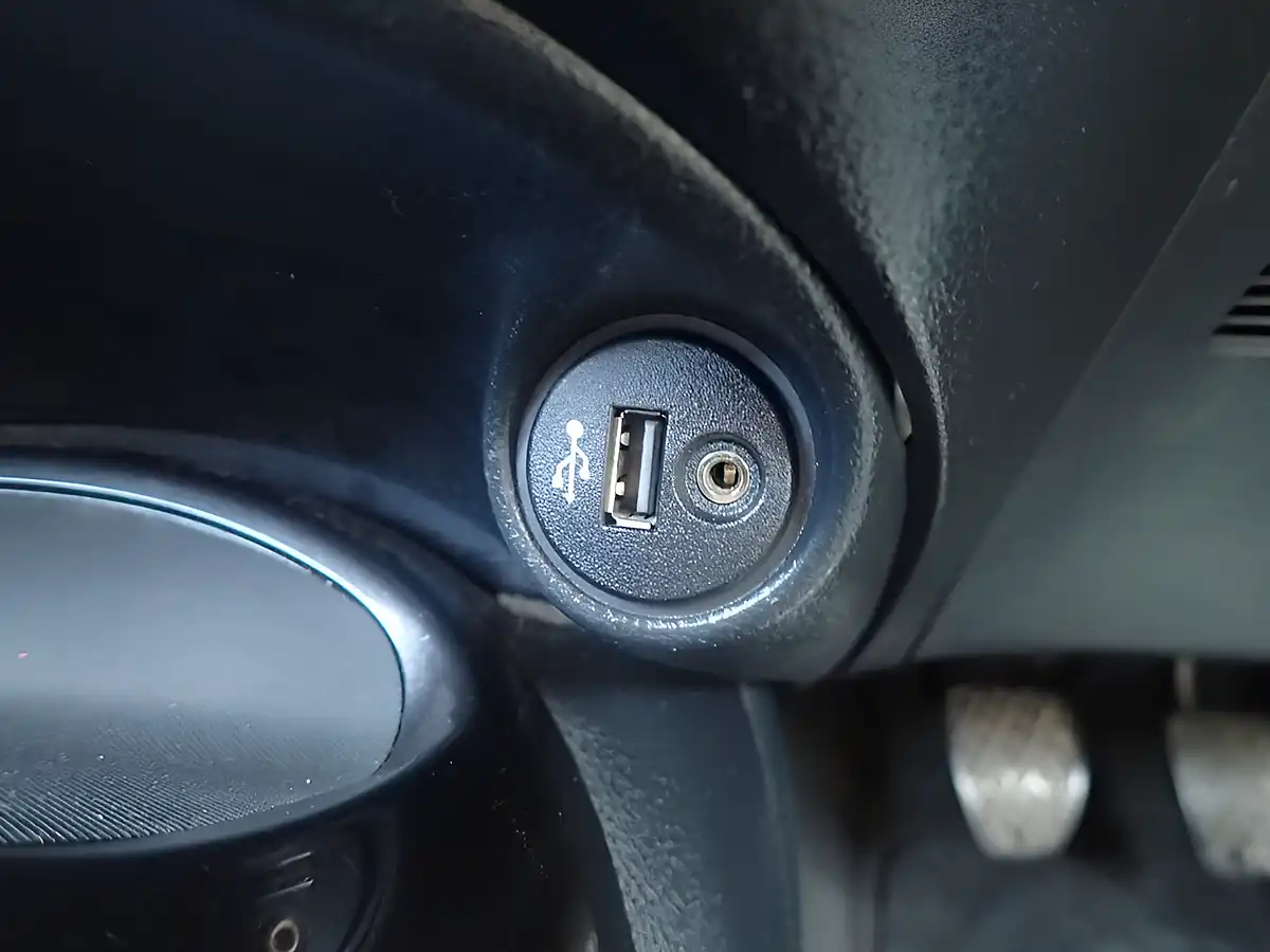 Used 2017 Nissan Juke N-Connecta Blue - Interior and Exterior details 11