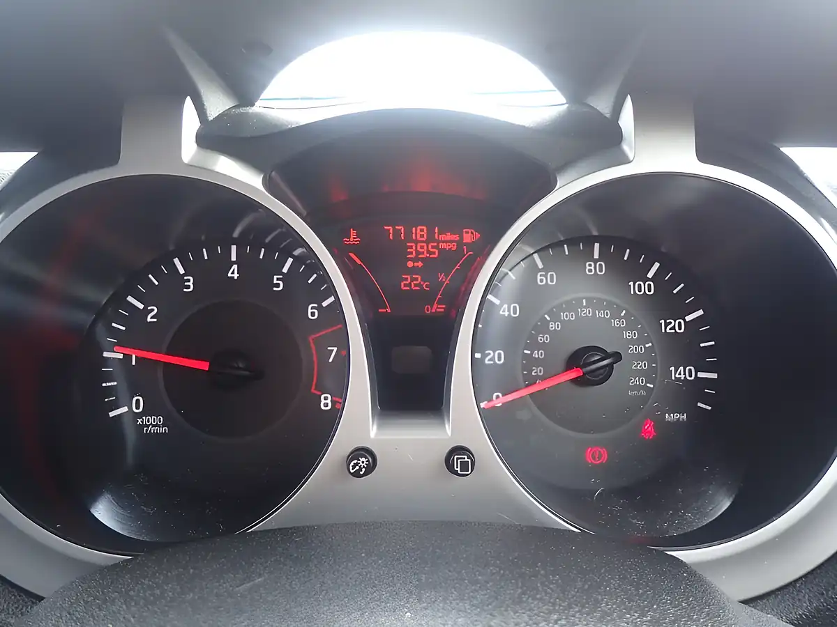Used 2017 Nissan Juke N-Connecta Blue - Interior and Exterior details 8