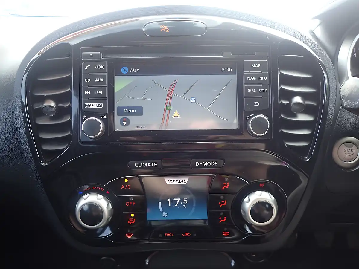 Used 2017 Nissan Juke N-Connecta Blue - Interior and Exterior details 9