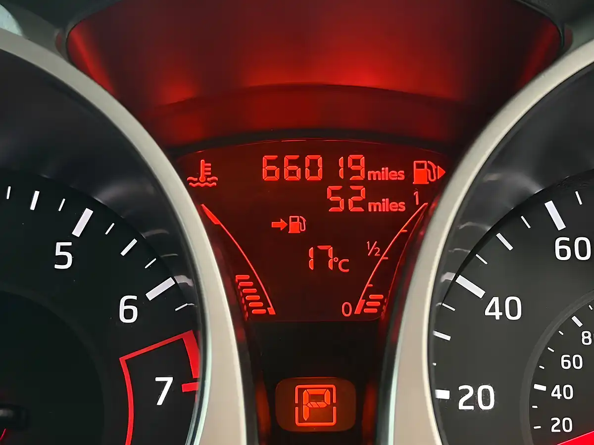 Used 2017 Nissan Juke N-Connecta Blue - Interior and Exterior details 11