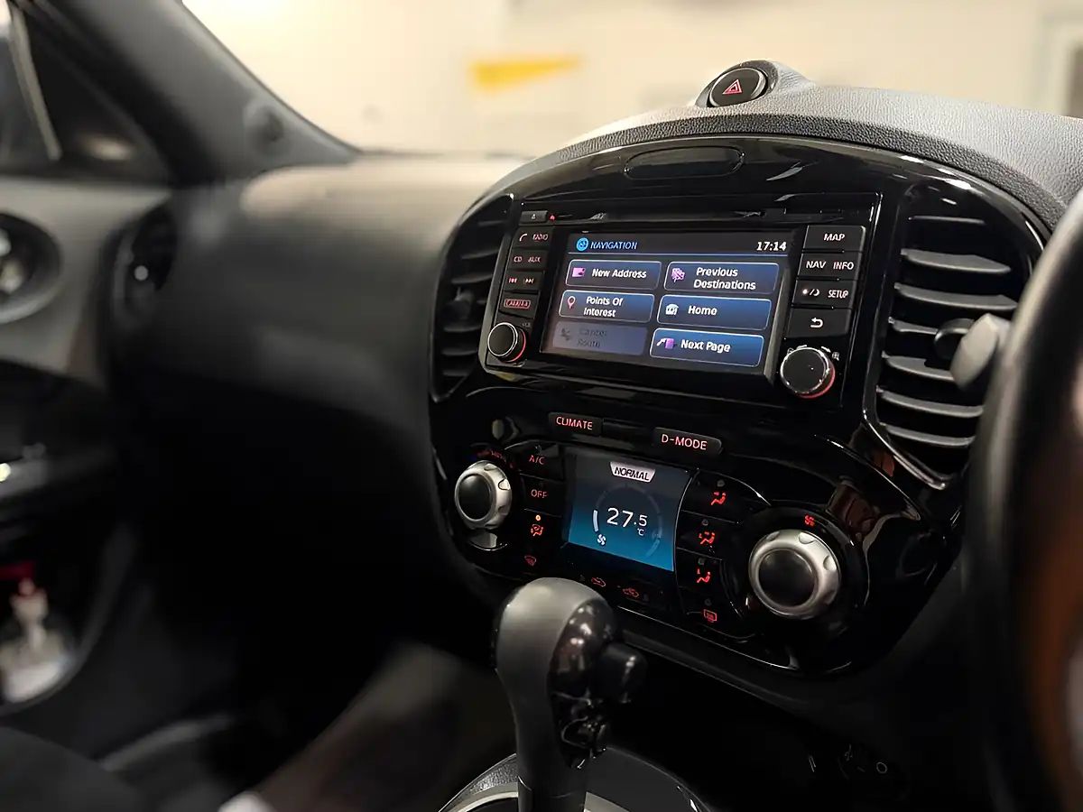 Used 2017 Nissan Juke N-Connecta Blue - Interior and Exterior details 14