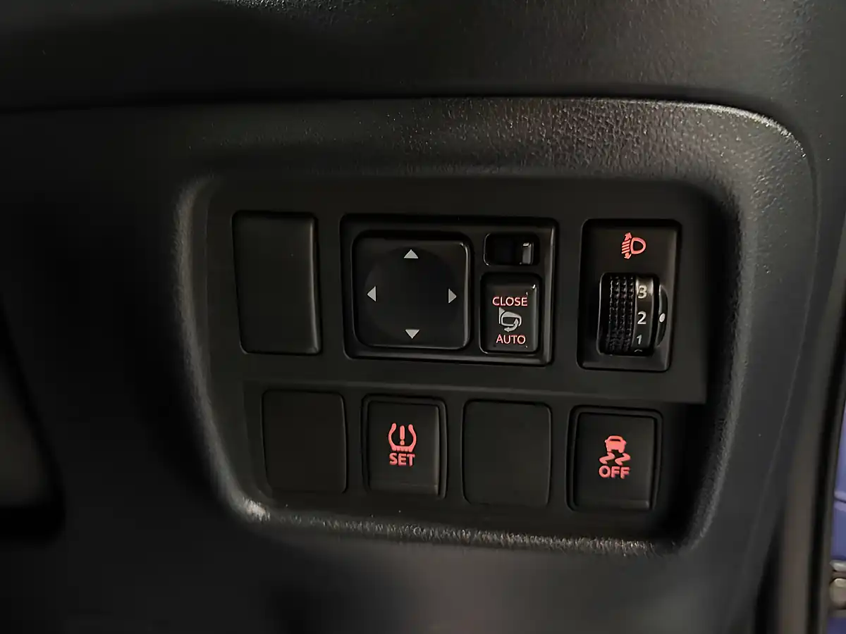 Used 2017 Nissan Juke N-Connecta Blue - Interior and Exterior details 15