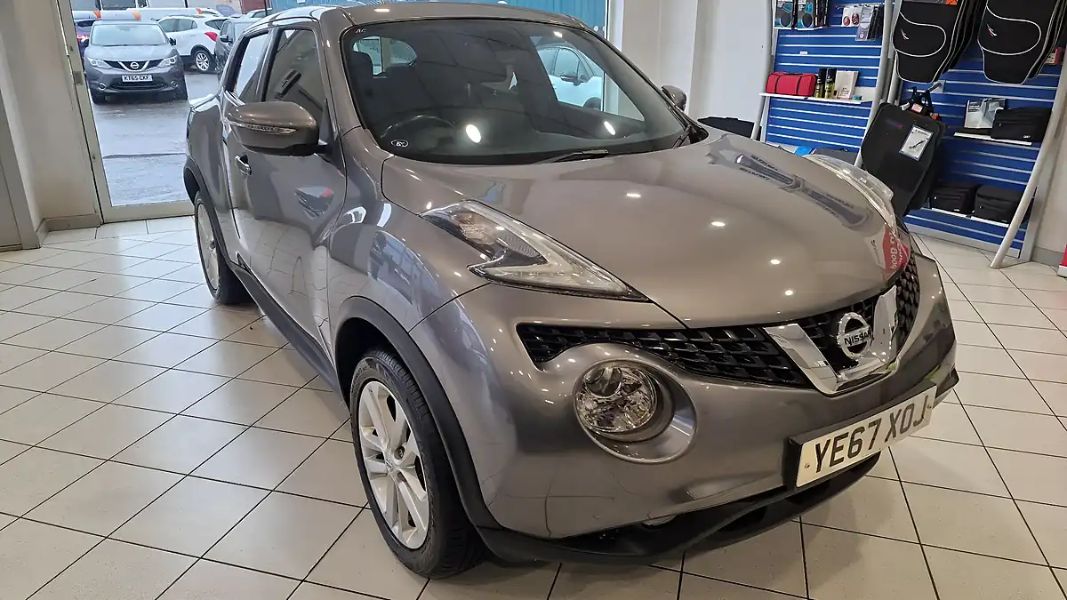 Used 2017 Nissan Juke N-Connecta Grey - Front View