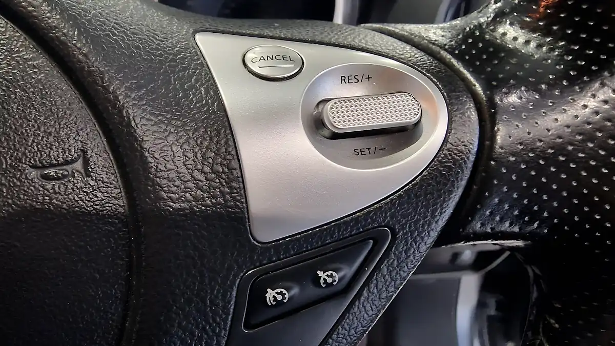 Used 2017 Nissan Juke N-Connecta Grey - Interior and Exterior details 10