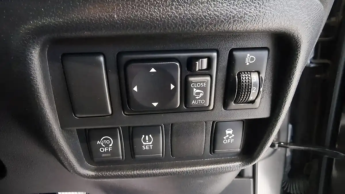 Used 2017 Nissan Juke N-Connecta Grey - Interior and Exterior details 11