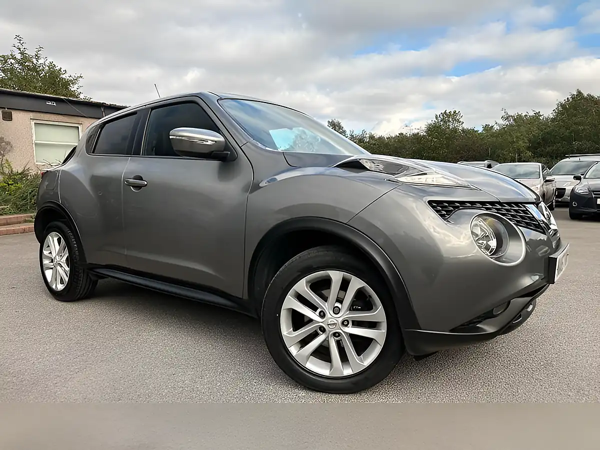 Used 2017 Nissan Juke N-Connecta Grey - Front View