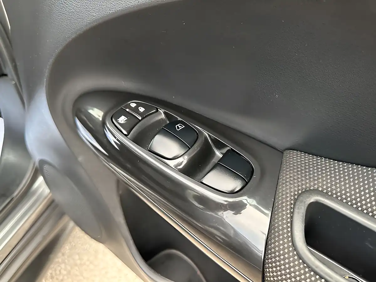 Used 2017 Nissan Juke N-Connecta Grey - Interior and Exterior details 13