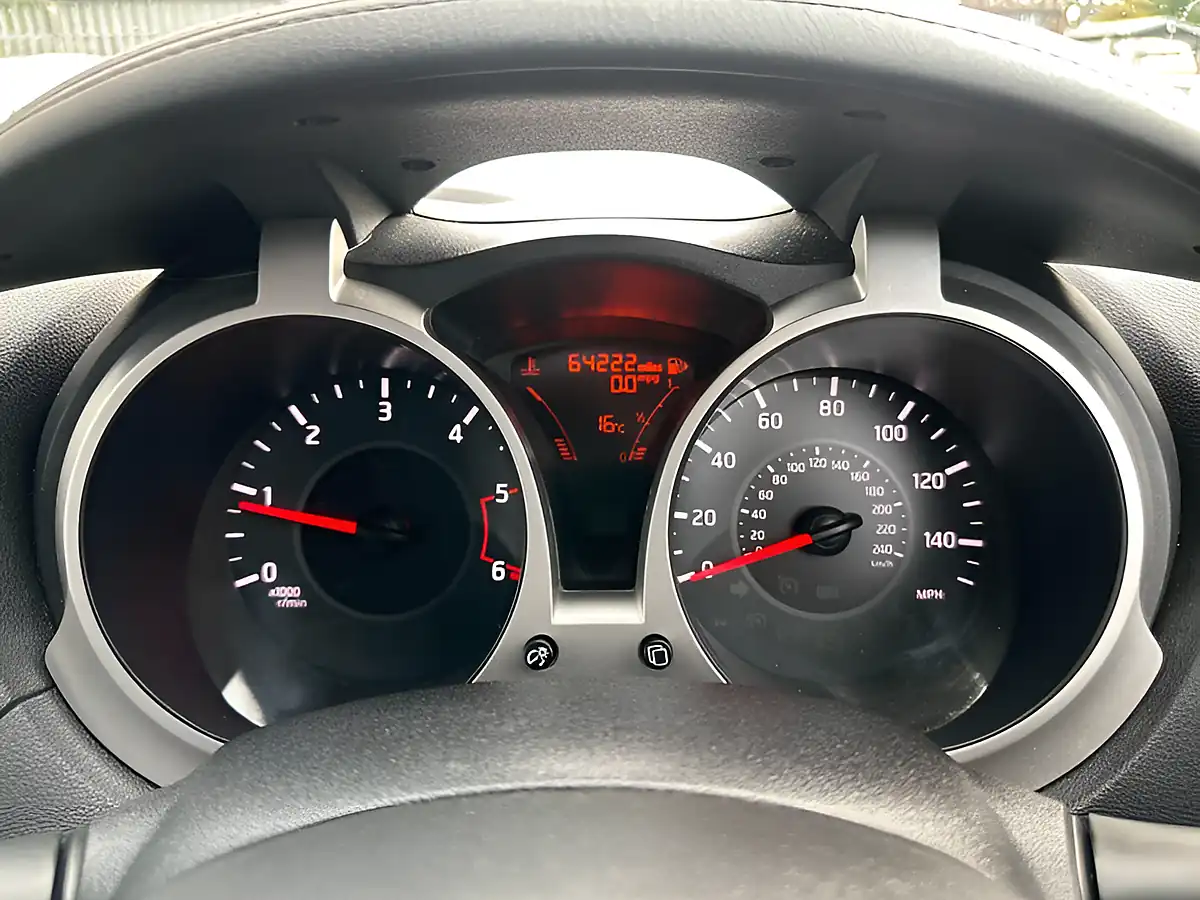 Used 2017 Nissan Juke N-Connecta Grey - Interior and Exterior details 17