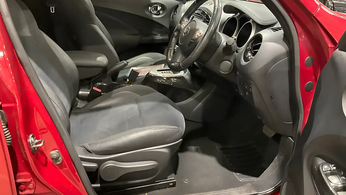 Used 2017 Nissan Juke N-Connecta Red - Interior and Exterior details 11