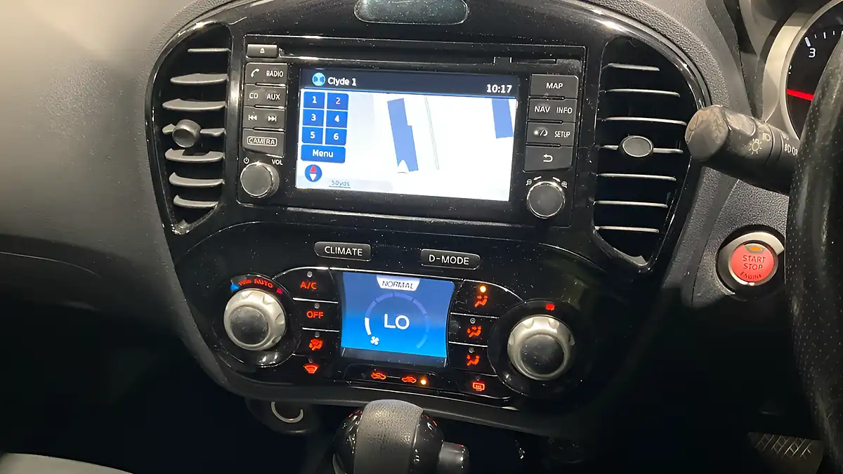 Used 2017 Nissan Juke N-Connecta Red - Interior and Exterior details 13