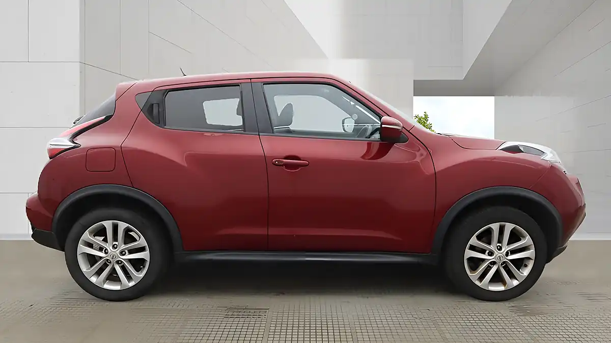 Used 2017 Nissan Juke N-Connecta Red - Interior and Exterior details 5
