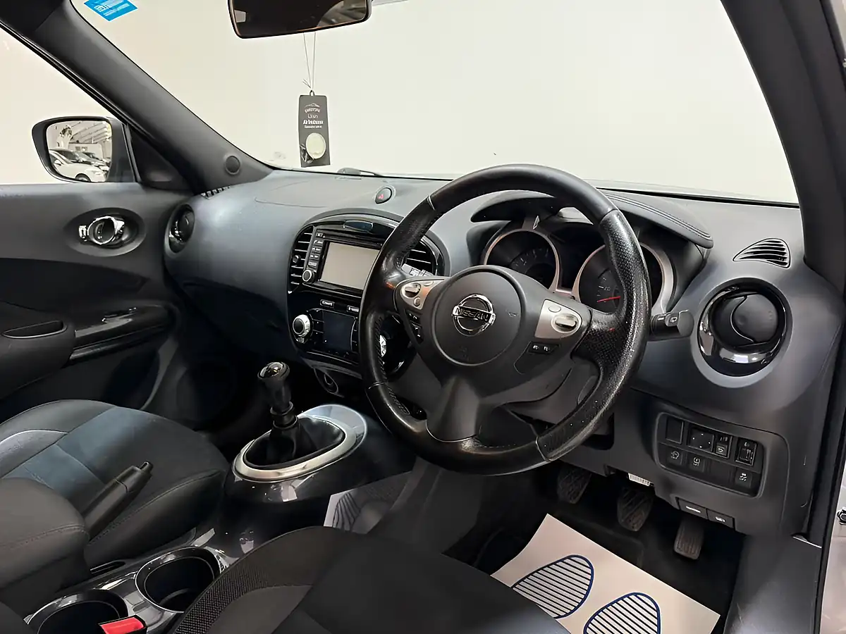Used 2017 Nissan Juke N-Connecta Silver - Interior and Exterior details 11