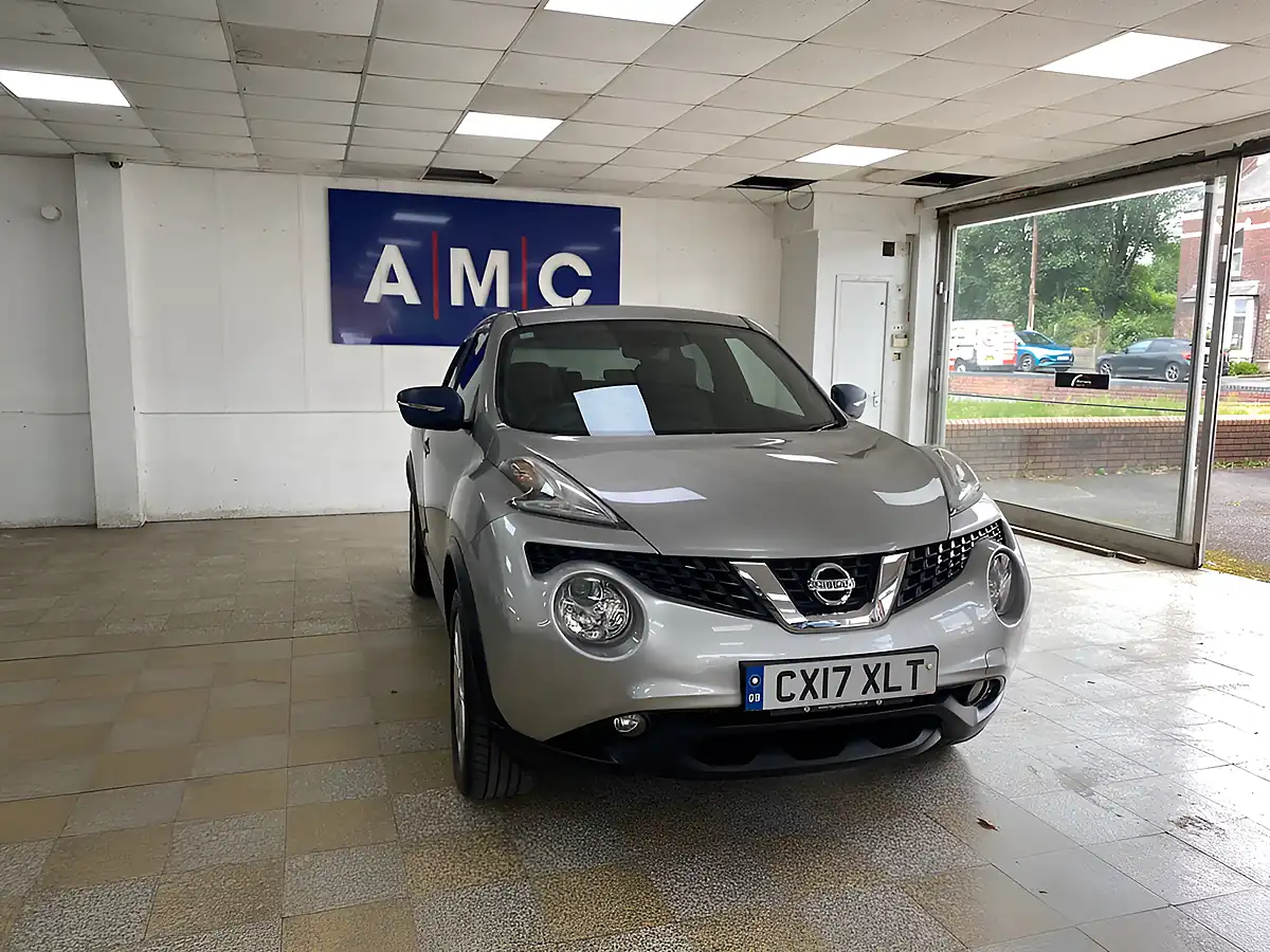 Used 2017 Nissan Juke N-Connecta Silver - Front View