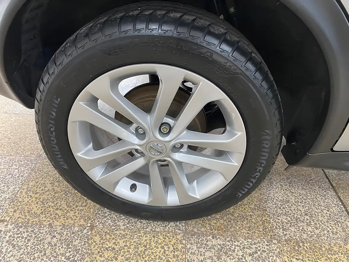 Used 2017 Nissan Juke N-Connecta Silver - Interior and Exterior details 10