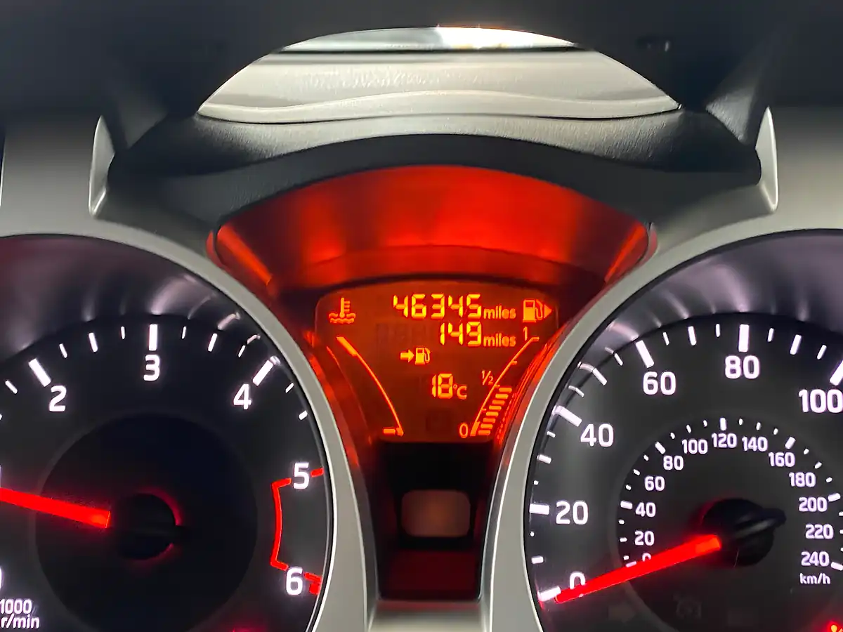 Used 2017 Nissan Juke N-Connecta Silver - Interior and Exterior details 11
