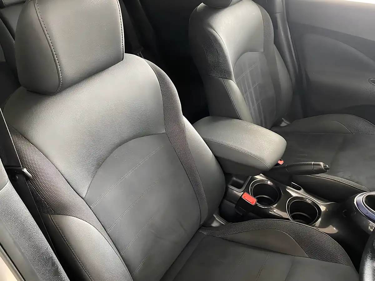 Used 2017 Nissan Juke N-Connecta Silver - Interior and Exterior details 15