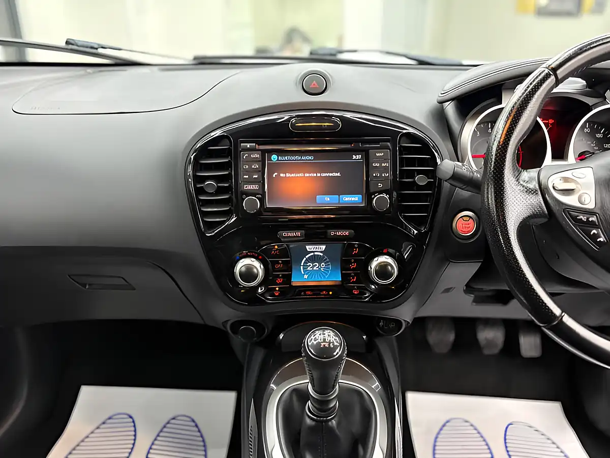 Used 2017 Nissan Juke N-Connecta Silver - Interior and Exterior details 11