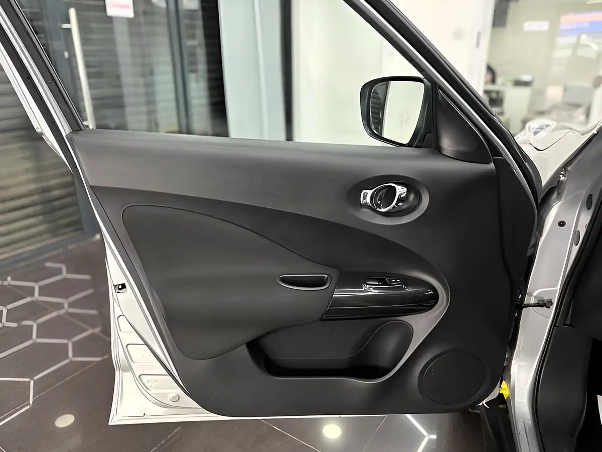 Used 2017 Nissan Juke N-Connecta Silver - Interior and Exterior details 13